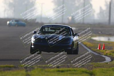 media/Jan-18-2026-CalClub SCCA (Sun) [[8bc6468723]]/Group 7 Race/Turn 1/